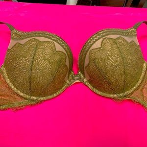 Very sexy push-up bra and 38C